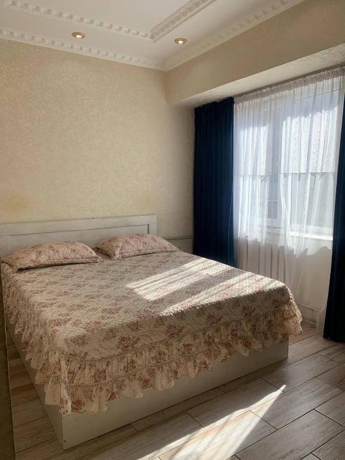 Lux Appartement Simkent Buitenkant foto